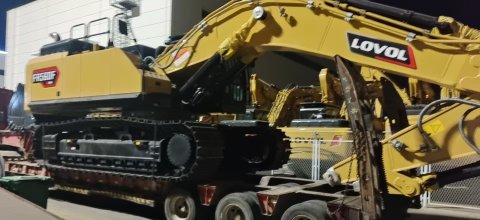青島港至喀什口岸工程機械跨境運輸全鏈路解決方案