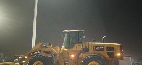 中亞工程機(jī)械智慧物流新標(biāo)桿——青島港至喀什跨境運(yùn)輸通道的創(chuàng)新實(shí)踐_青島大件運(yùn)輸公司哪家好_青島大件設(shè)備運(yùn)輸公司聯(lián)系方式_青島機(jī)械設(shè)備運(yùn)輸公司排名