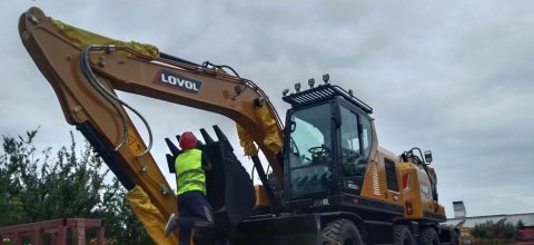 青島淳遠國際物流：大件運輸與跨境通關解決方案專家_青島港到霍爾果斯口岸挖機運輸_青島港到霍爾果斯口岸裝載機運輸