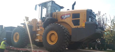 专业特种柜与国际大件物流运输，青岛淳远助力全球供应链畅通_扬州港到新疆推土机运输_扬州港到新疆平地机运输