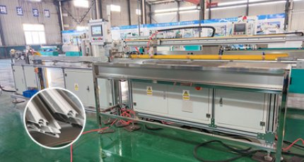 我司在线穿磁条冰箱门封条生产线试机成功！