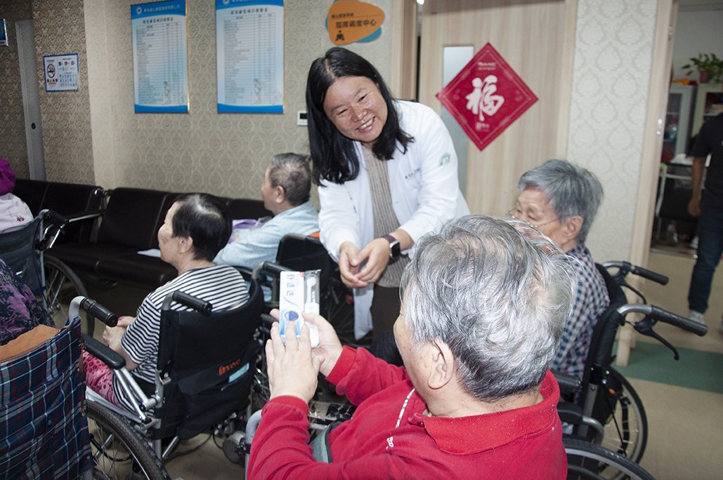  青岛市口腔医院专家团走进福山老年公寓9