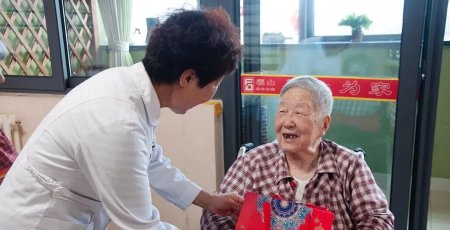 养老无最优 适配才安心 | 给父母选“居家保姆”还是“养老机构”？看完这篇，不再纠结！