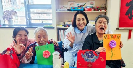指尖花韵，感恩母爱 | 福山老年公寓母亲节活动温情上演，传递爱与祝福