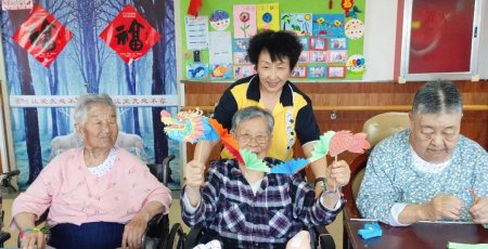 情暖端午 乐享安康 | 福山老年公寓指尖传温情，彩线系安康