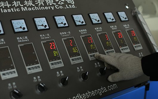 塑料挤出设备日常维护指南