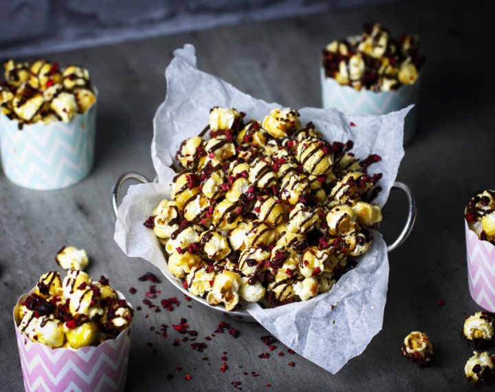 AmarettoCherryPopcorn01-1024x683
