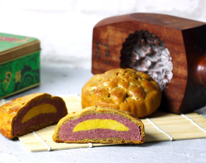 Traditional-Chinese-Moon-Cakes-1024x683