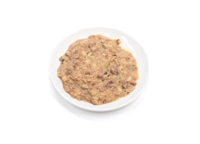 Pet wet food with soft duck and carrot