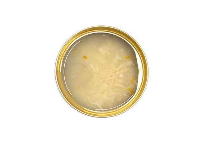 Tender shredded chicken with fresh snow clam