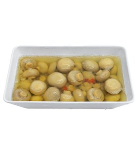 marinated mushrooms with red pepper and dill