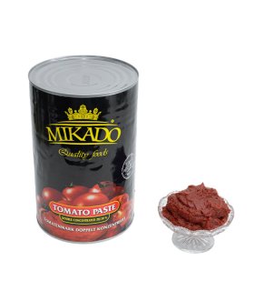 tomato paste red color thick texture