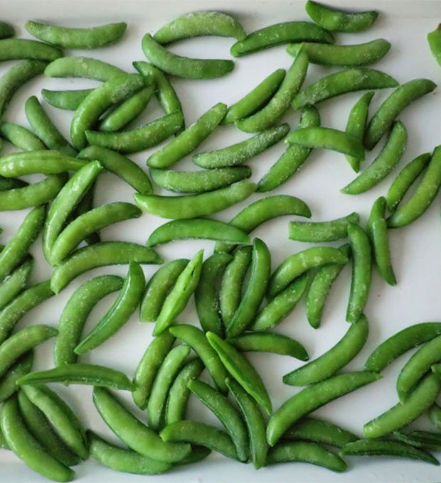 fresh harvested sugar snap peas before freezing