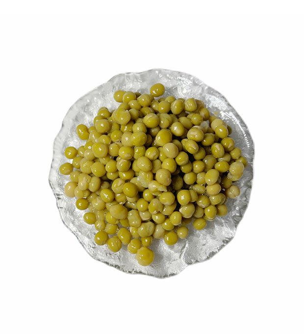 fresh green peas harvested for canning