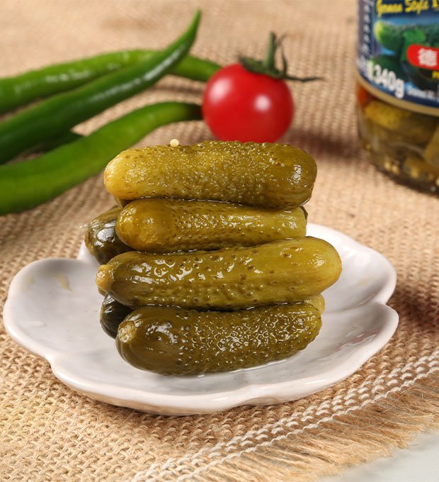 glass jar cucumber pickles