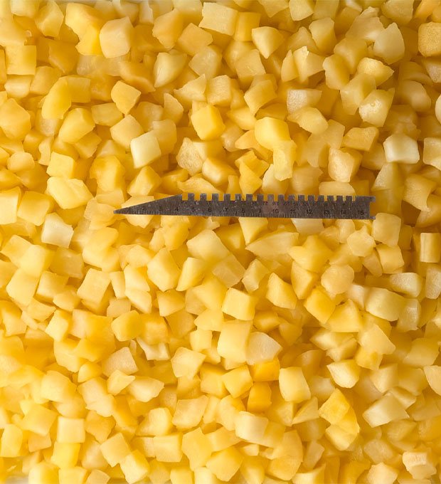 solid pack apple cubes with firm texture 　