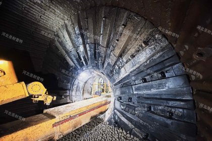 河北圣耐普特｜西藏地区φ7.9m球磨机，首套端部一体橡胶衬板。