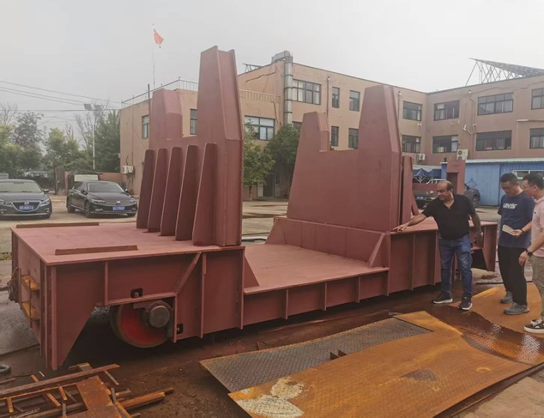 Automatic hot metal transfer equipment in front of furnace